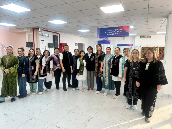 Уәлиханов аудандық ауруханасының ұжымы Ұлттық киім күнін қолдады